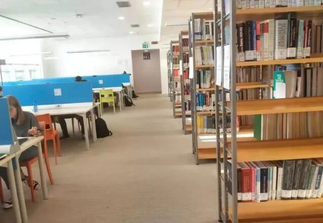 實地考察學產品設計專業(yè)的米蘭理工大學